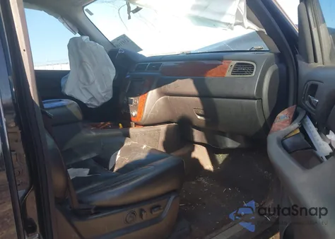 2011 Chevrolet Tahoe Ltz z USA, uszkodzony, nr VIN 1GNSKCE00BR401776